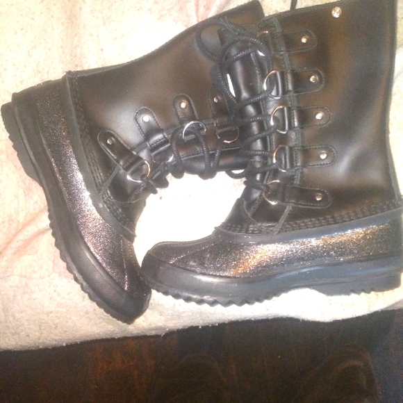 Purse and boots - Picture 1 of 5